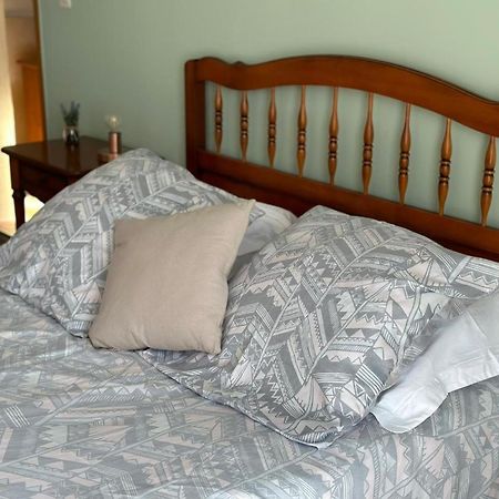 Les Cigales Bed & Breakfast Villelaure ภายนอก รูปภาพ