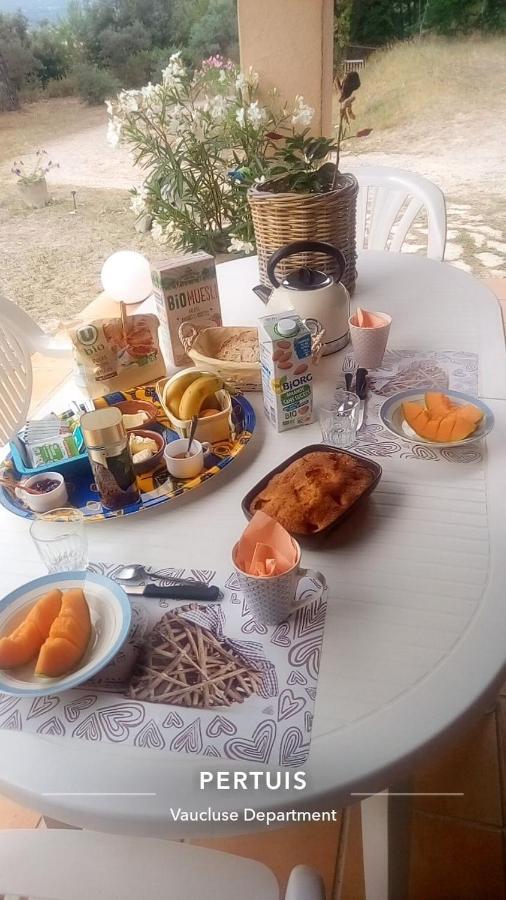 Les Cigales Bed & Breakfast Villelaure ภายนอก รูปภาพ