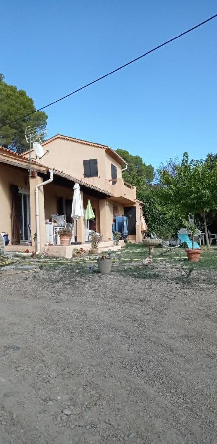 Les Cigales Bed & Breakfast Villelaure ภายนอก รูปภาพ