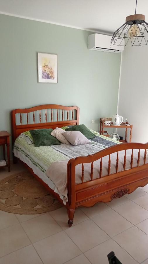 Les Cigales Bed & Breakfast Villelaure ภายนอก รูปภาพ