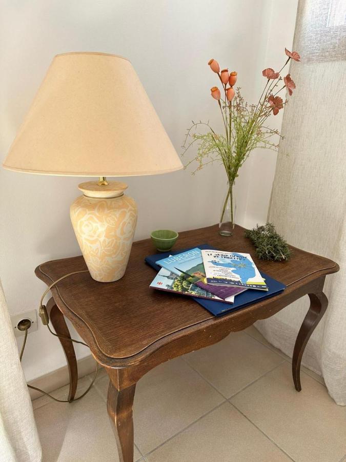 Les Cigales Bed & Breakfast Villelaure ภายนอก รูปภาพ