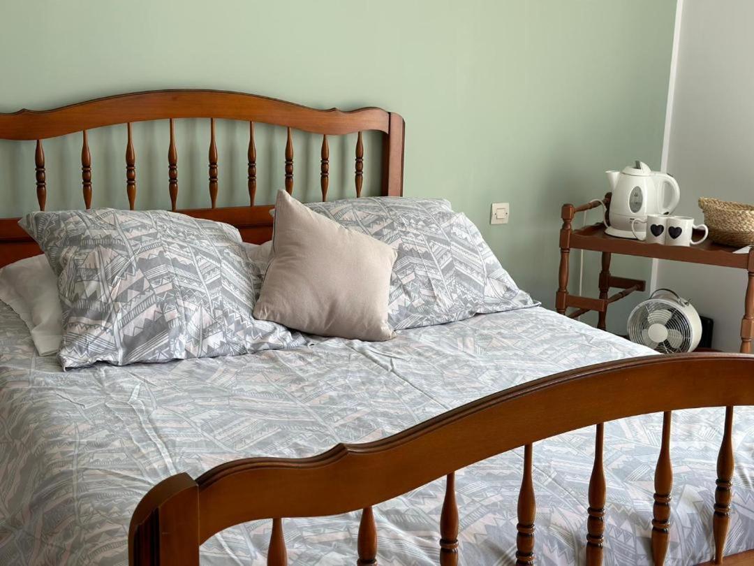 Les Cigales Bed & Breakfast Villelaure ภายนอก รูปภาพ