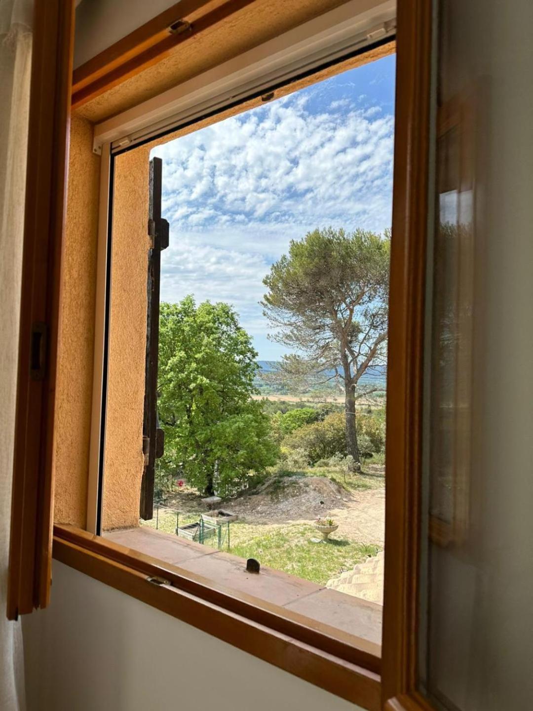 Les Cigales Bed & Breakfast Villelaure ภายนอก รูปภาพ