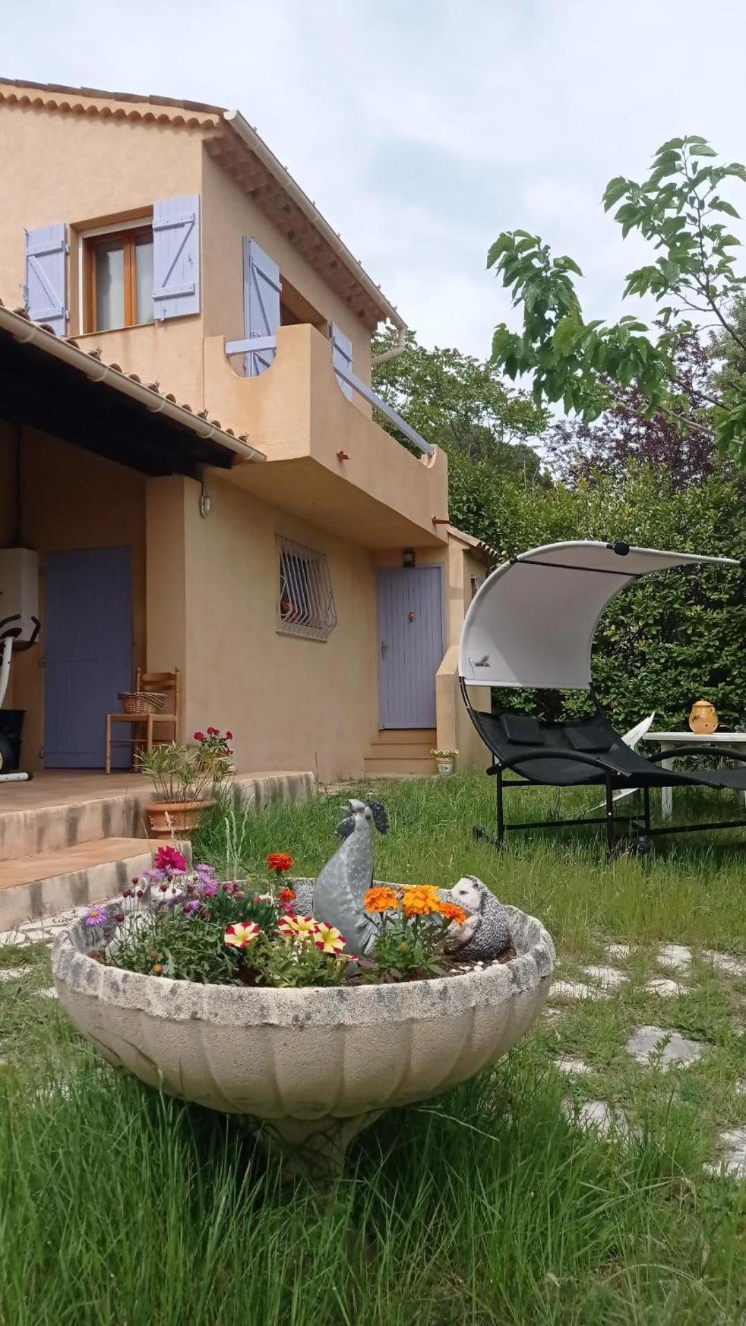 Les Cigales Bed & Breakfast Villelaure ภายนอก รูปภาพ